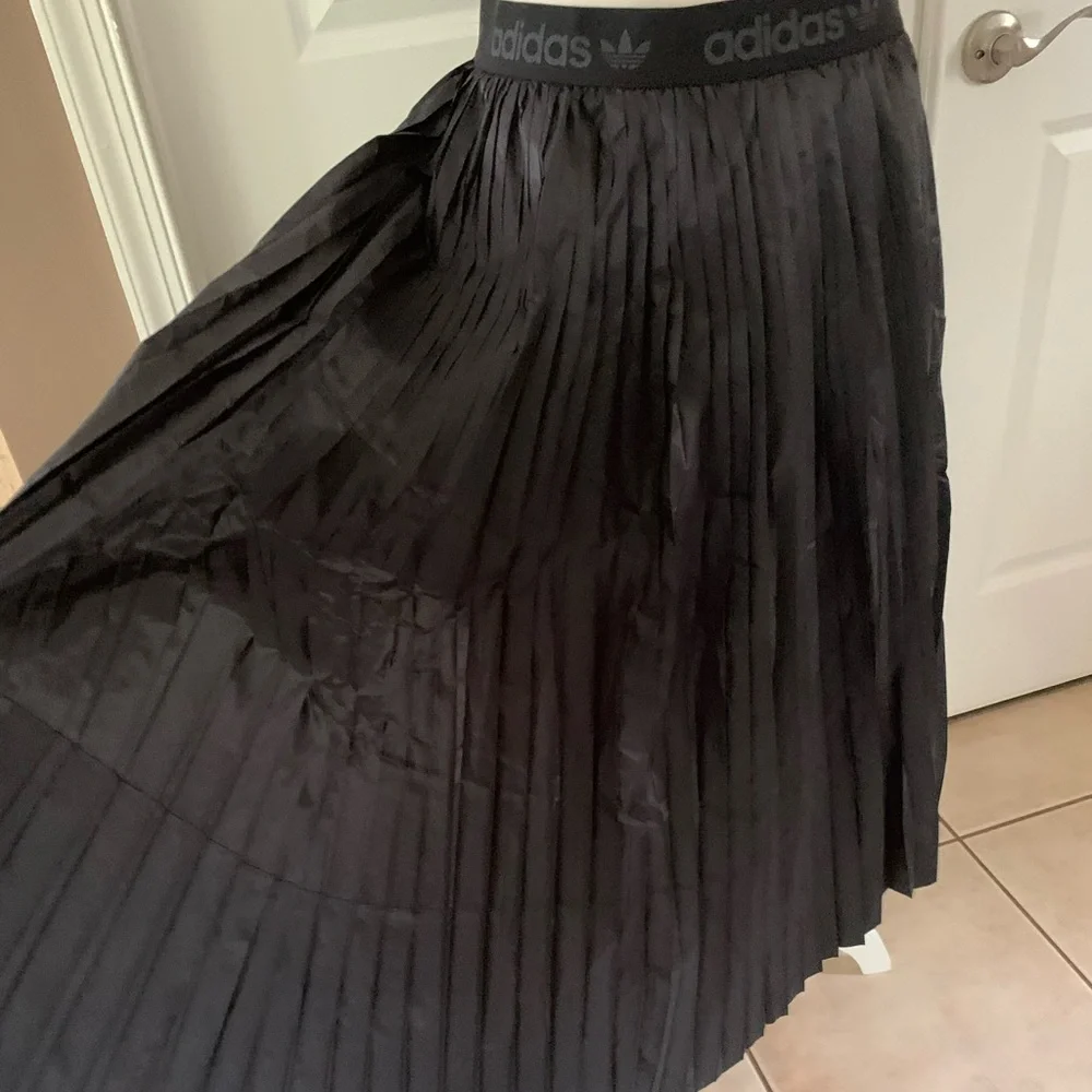 Adidas Originals Pleated Ripstop Skirt In Black - Picture 8 of 13